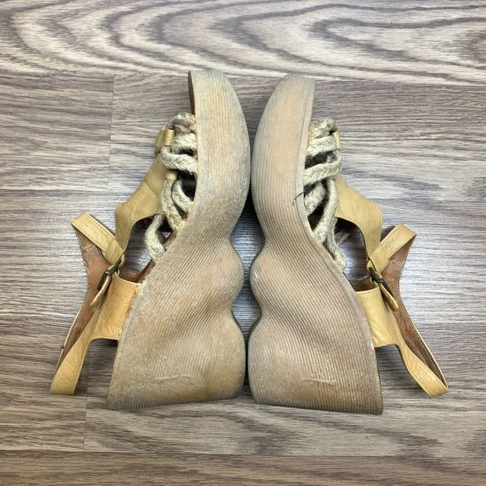 1970's FAMOLARE Womens Vintage Shoes Sandals Heels Rubber Wavy Wedge Size 6 - Picture 2 of 11